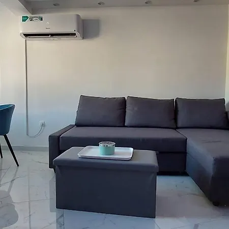 Tesla - Novoureden S Terasom Villa Šibenik