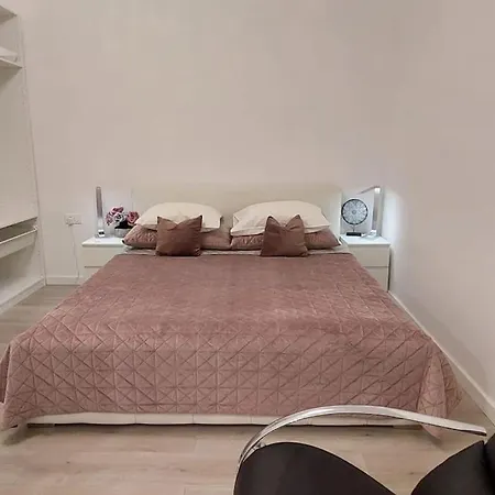 Villa Tesla - Novoureden S Terasom Šibenik