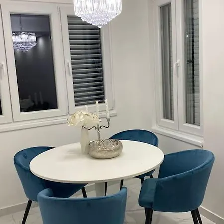 Tesla - Novoureden S Terasom Villa Šibenik