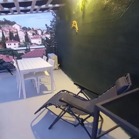 Tesla - Novoureden S Terasom Villa Šibenik
